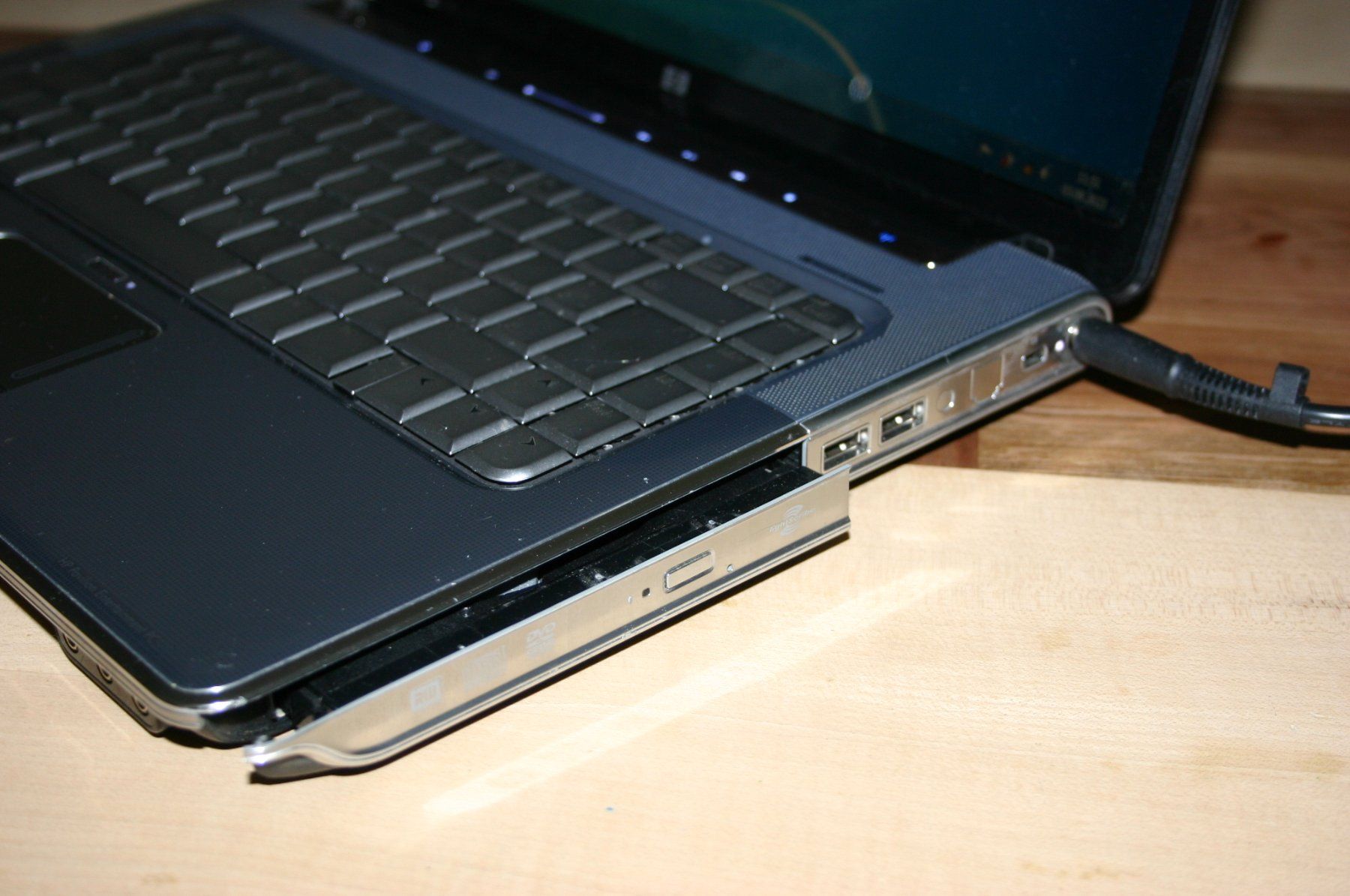 Hewlett Packard Notebook: Schönes HP DV5 Glanznotebook mit Win7 32Bit – Usato da Stettlen venduto da Bigjm 4