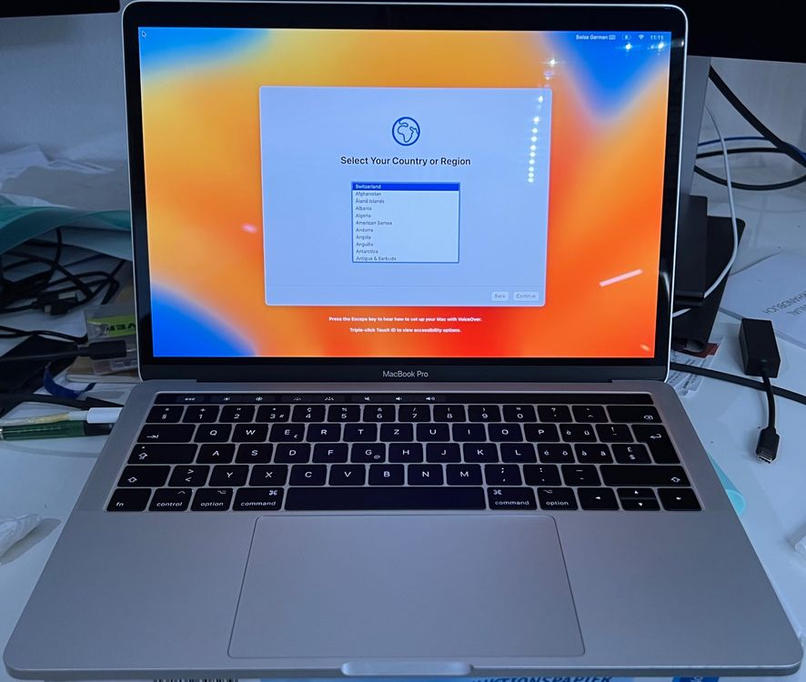 Macbook Pro 13inch with touchbar. A1706. 8GB,512GB,3.1GHz Kaufen auf