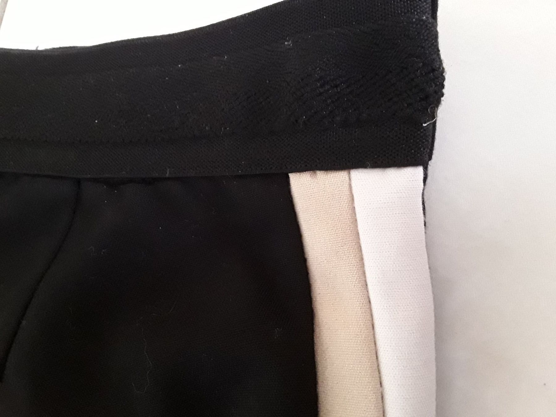 Pantaloni: Zara Basic Hosen XS – Usato da Heimberg venduto da Samprof 2