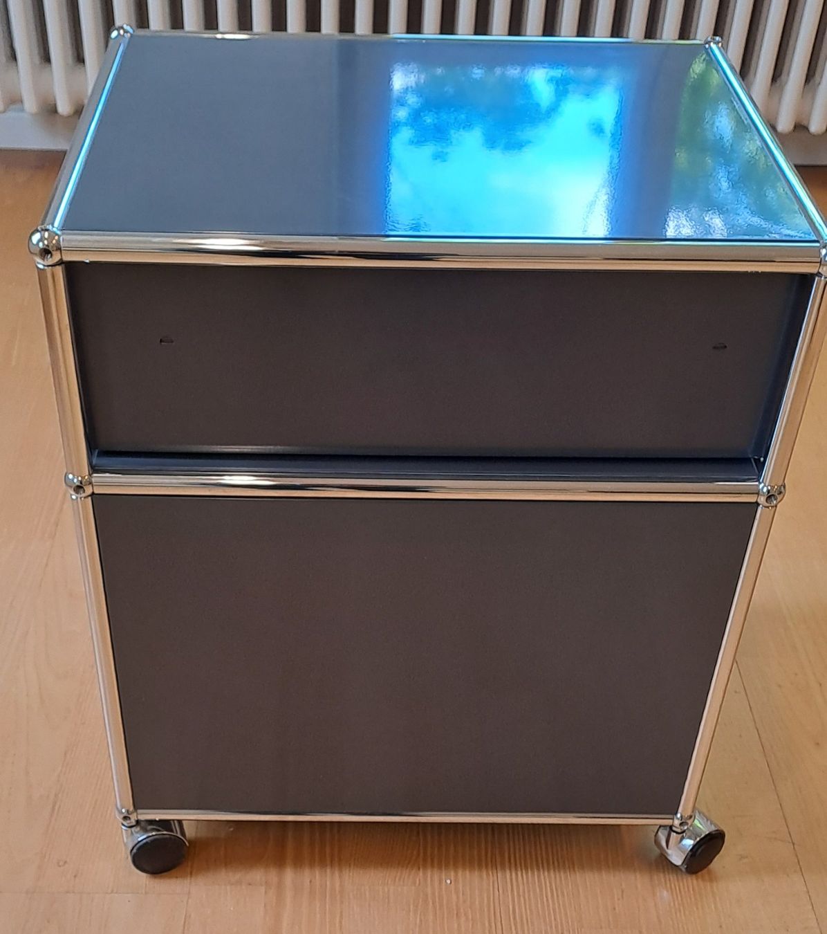 USM Cassettiere: Schöner USM Haller Rollcontainer in anthrazit – Usato da Winterthur venduto da altrade 3