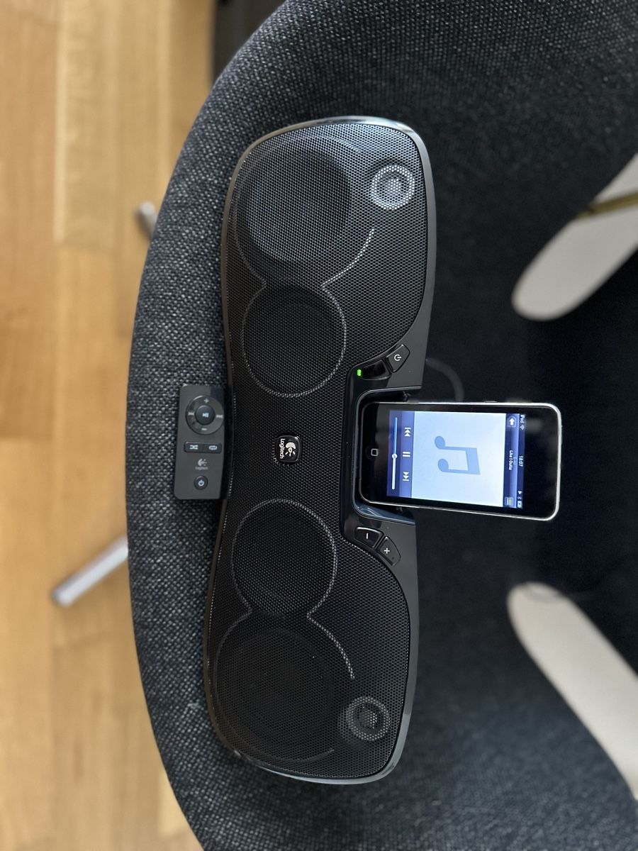Docking station: Logitech S315i Portable Speaker Dock for iPod/iPhone – Usato da Pratteln venduto da Besliu.Claudiu 2