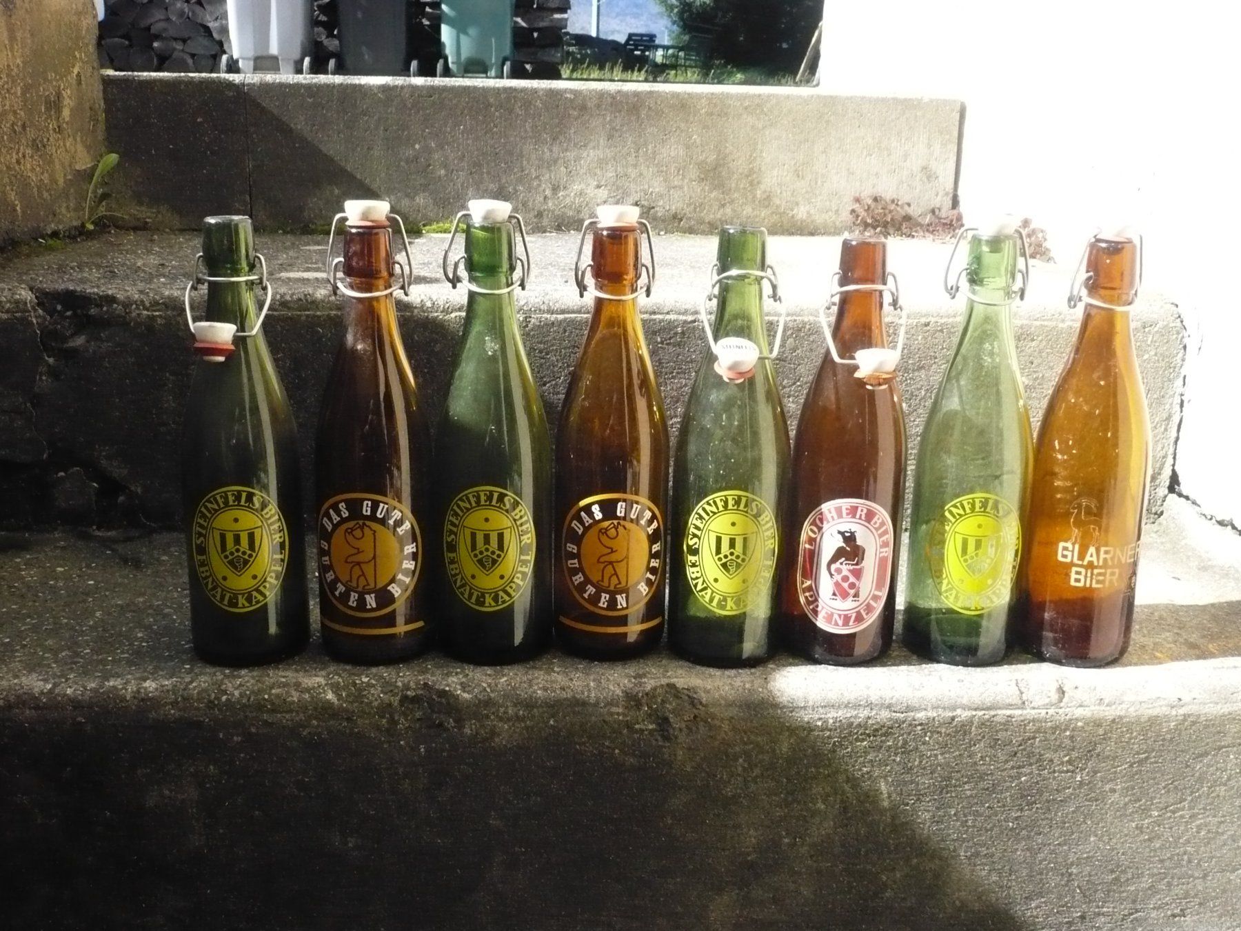 Bicchieri, Caraffe & Bottiglie: Bütschwiler Bierkiste mit div. Flaschen – Usato da Biberist venduto da Urmel 3