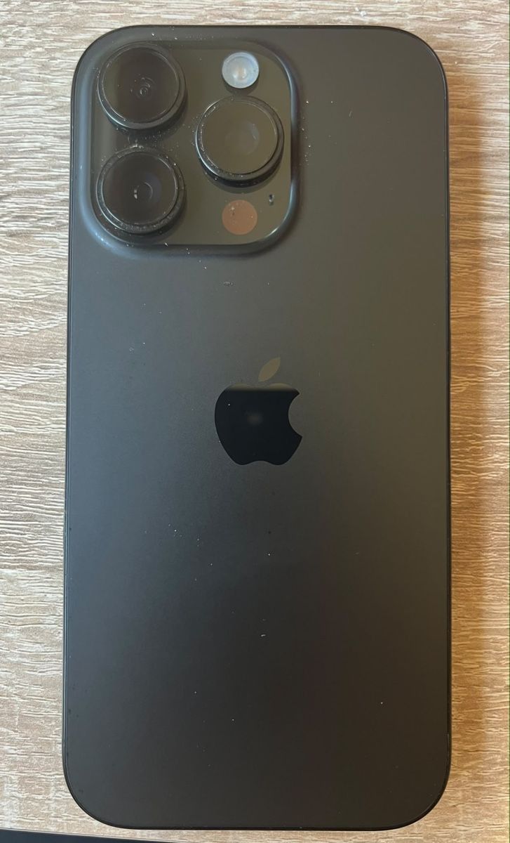 Apple Telefoni cellulari / Smartphones: iPhone 16 Pro 128Go noir parfait état – Usato da Vallorbe venduto da juju82 1