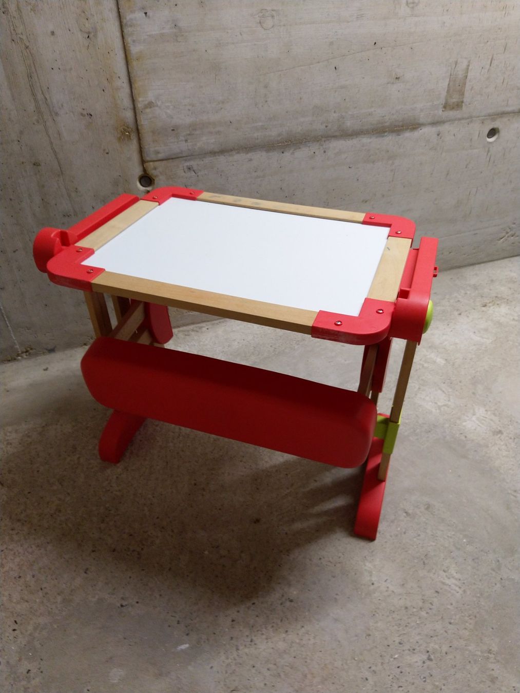Scrivanie: Bureau pour petit enfant avec siège rabattable – Usato da Gland venduto da Coyotte 1