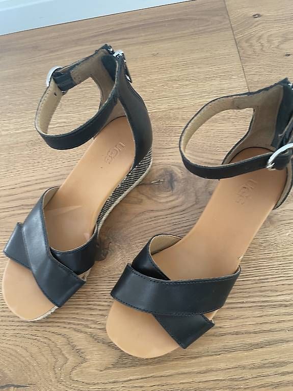 Ugg Damenschuhe: UGG Sandalen neu – Gebraucht aus Renens VD von siric1996 1