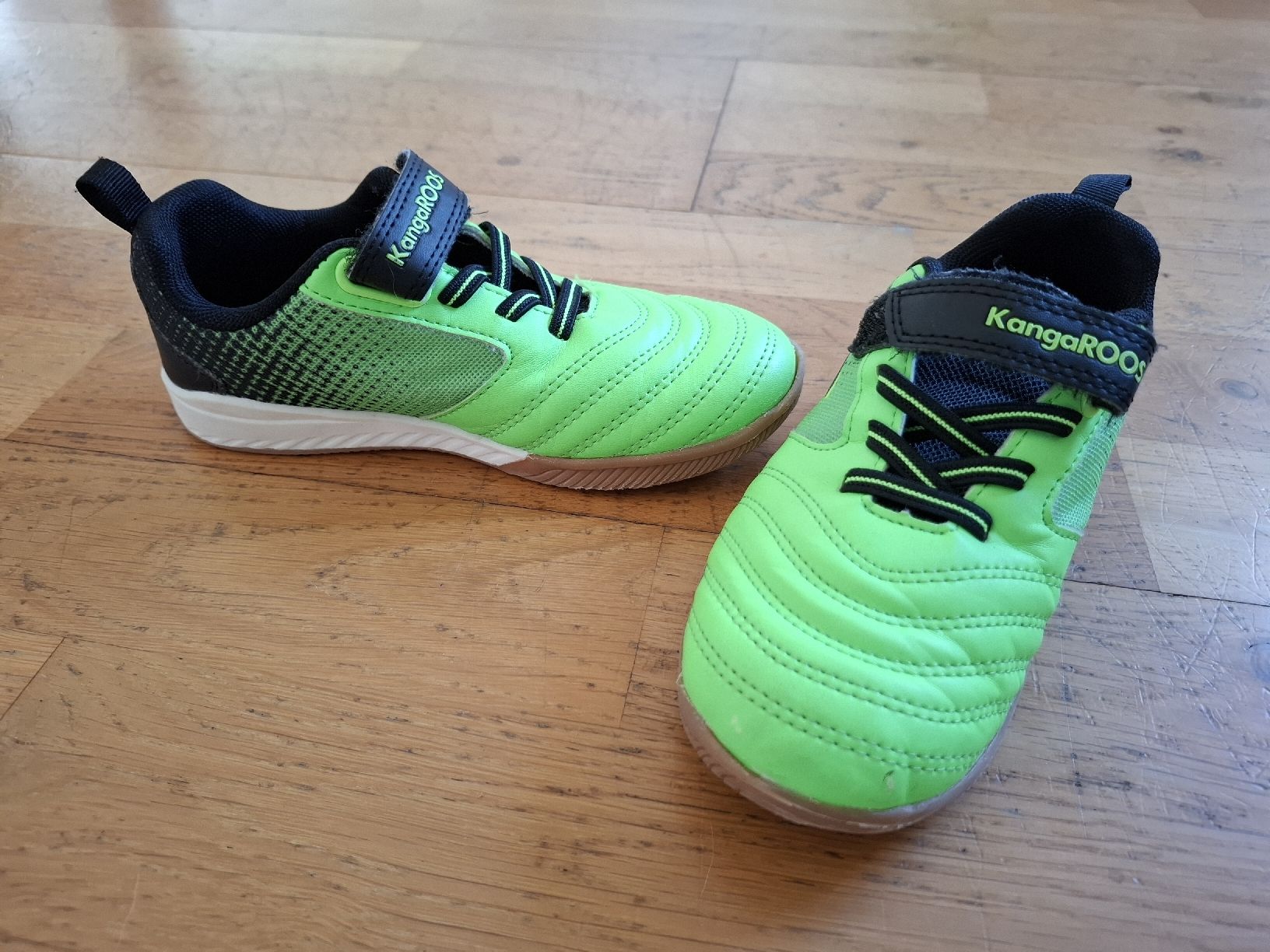 Scarpe per ragazzi: Hallenschuh Grösse 29 – Usato da Langnau am Albis venduto da Maedhead