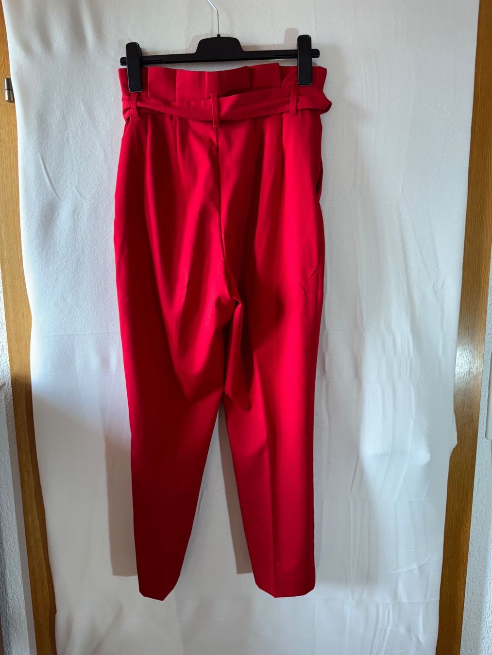 H&M Pantaloni: Rote Hose mit Gürtel von H&M Gr. 38 – Usato da Grosswangen venduto da second_hand_dress 6