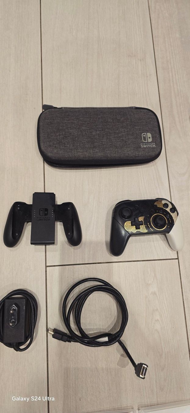 Nintendo Konsolen: Nintendo switch oled+Zelda pro Controller – Gebraucht aus Trachslau von ek40 4