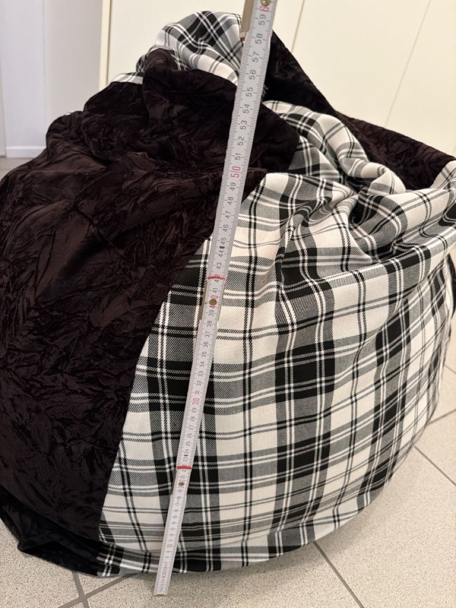 Hocker: Sitzsack schwarz kariert – Gebraucht aus Weggis von Doris 2