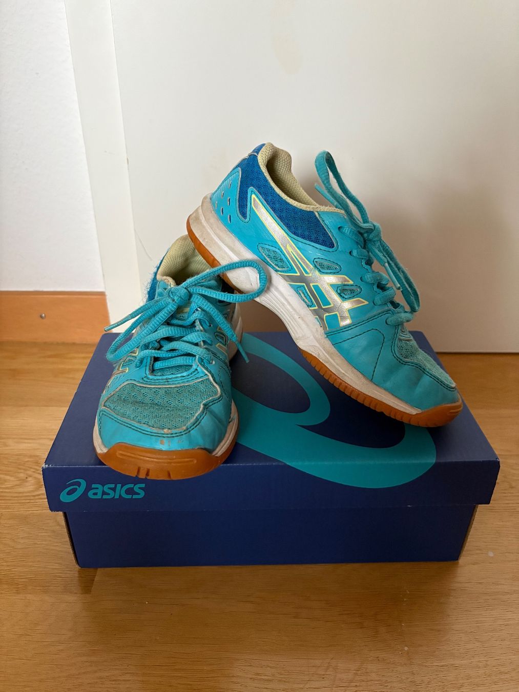 Asics Scarpe per ragazzi: Turnschuhe gr 32.5 – Usato da Egg b. Zürich venduto da dalanna
