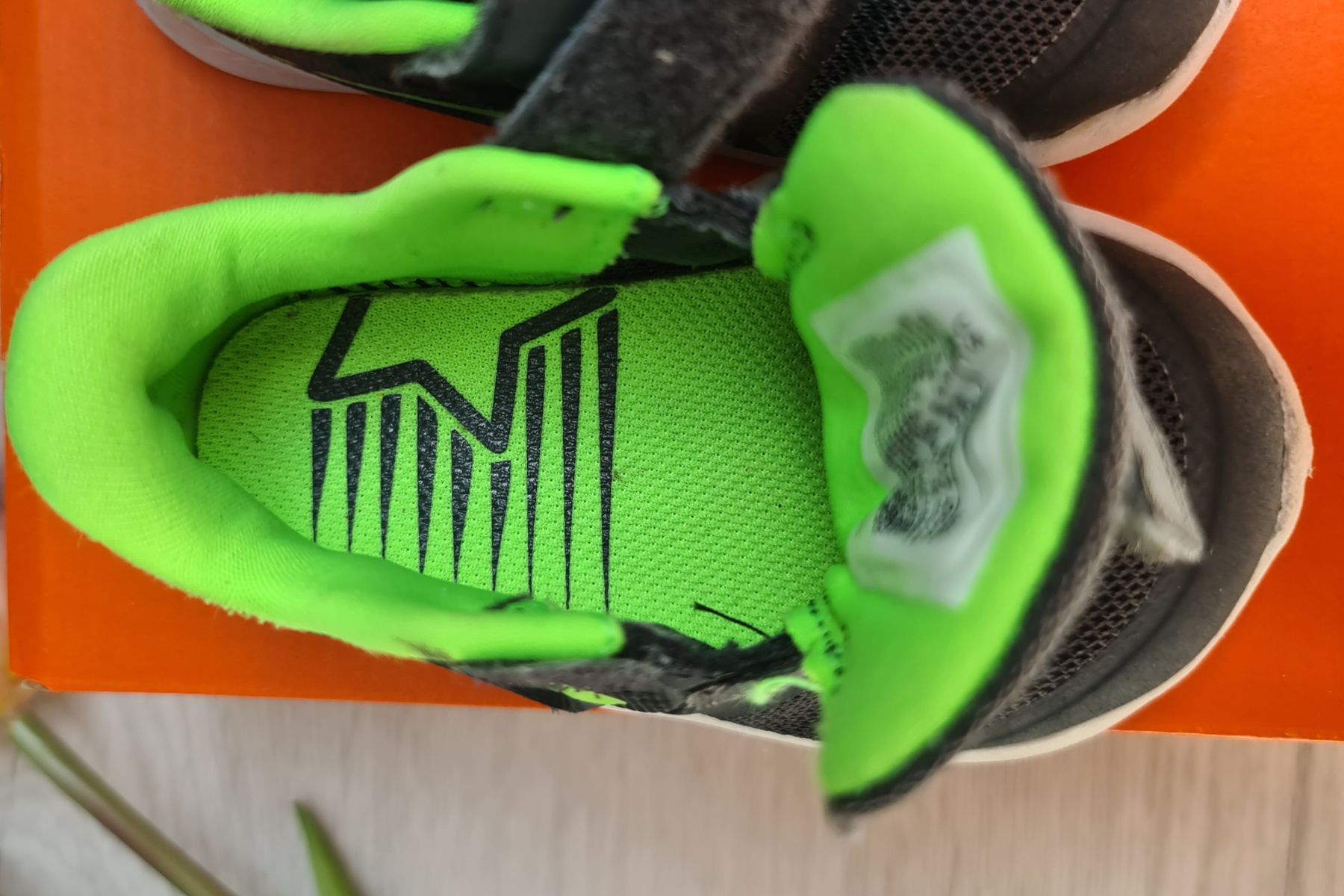 Nike Scarpe per ragazzi: Nike Schuhe Gr. 19.5, originalverpackt – Usato da Zufikon venduto da Dadulka79 3