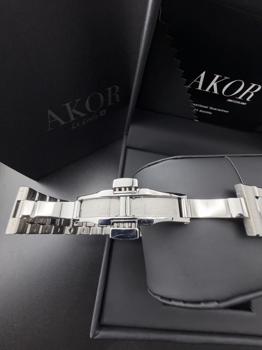 Orologi: Montre AKOR Régulateur Bleu Le Locle Neuf Full Set – Nuovo e nell'imballaggio originale da Neuchâtel venduto da TopChrono24 8