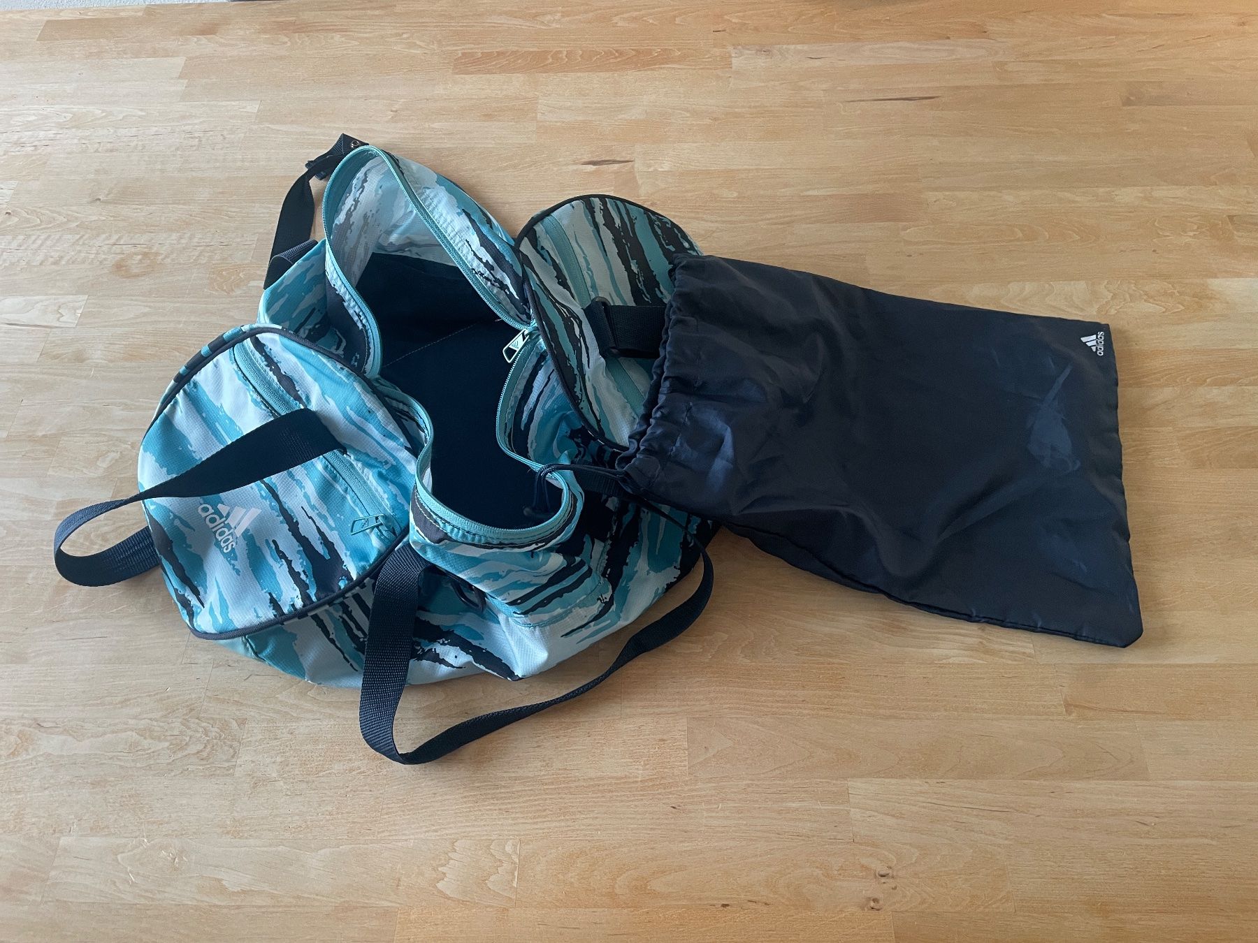 Adidas Borse: Schwimmtasche Adidas – Usato da Sursee venduto da Schriftgestalter 3