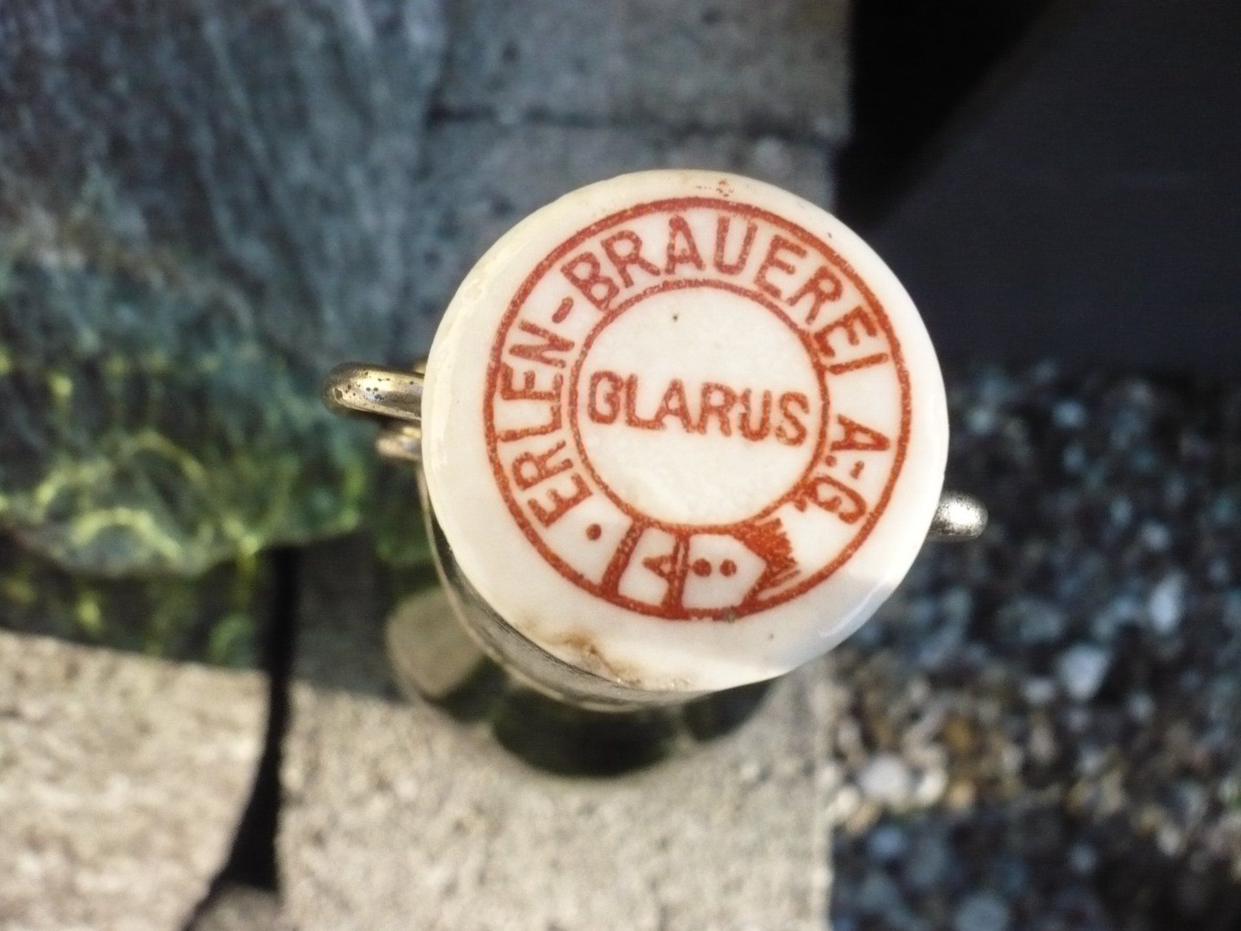 Verres, cruches & bouteilles: Bierflasche ERLENBRAUEREI AG GLARUS – D'occasion à Biberist par Urmel 3
