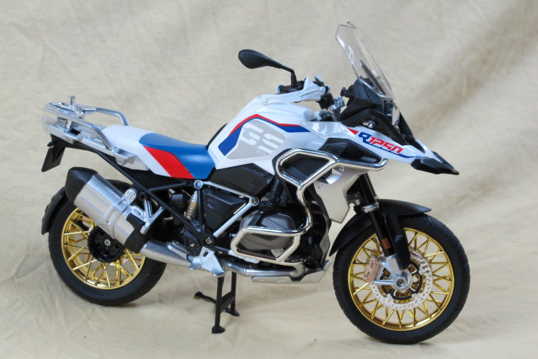 BMW Modellini d'auto: BMW R1250GS mit Köffer 1:9 Modell – Usato da Escholzmatt venduto da Rebikeling6182Ematt 3