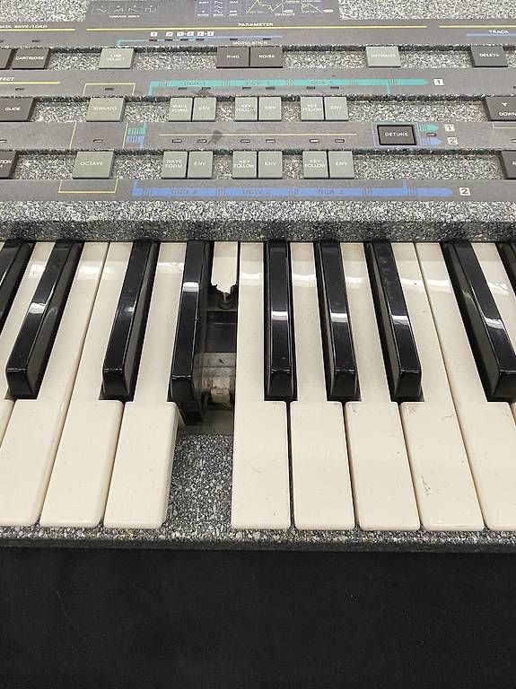 Casio Strumenti musicali: Casio CZ 5000 Vintage Synthesizer – Usato da Zürich venduto da lawy 1