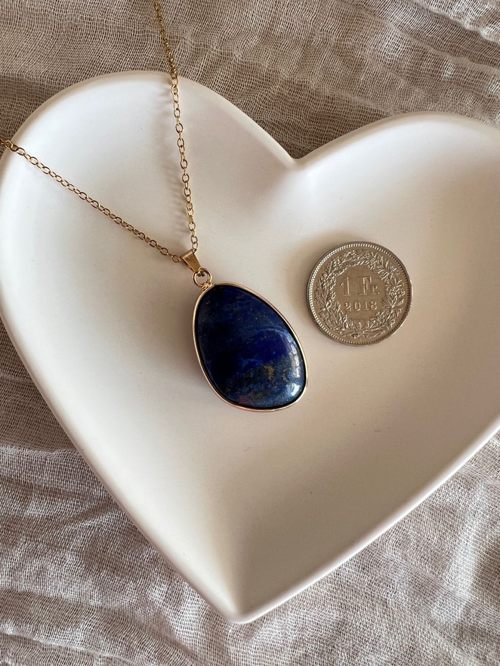 Ciondoli: Collier avec pendentif Lapis Lazuli – Nuovo e nell'imballaggio originale da Pully venduto da sunaddict 2