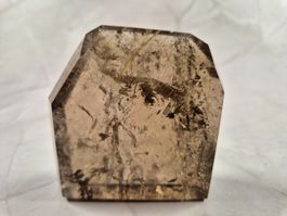 Quartz fumé avec inclusions (rutilé) – pièce polie 262g
