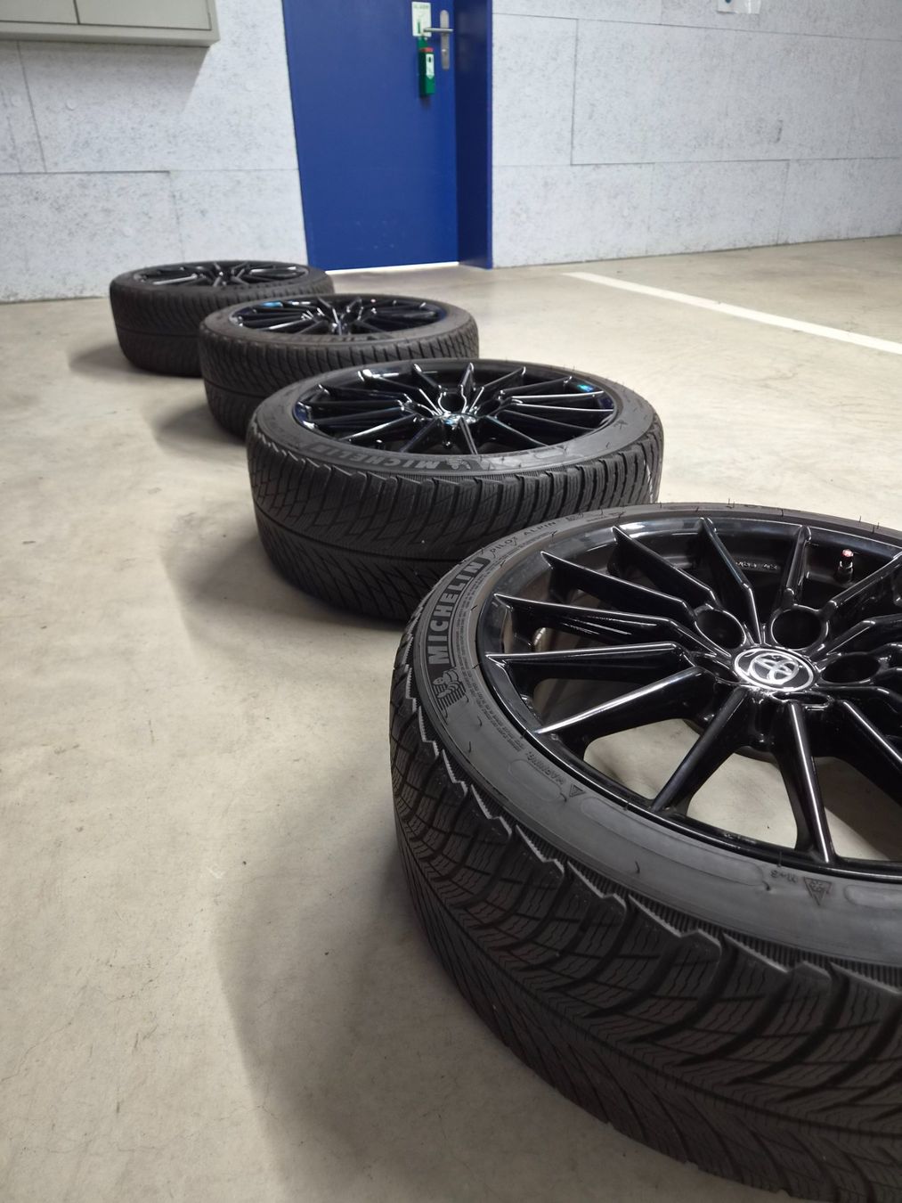 Pneumatici & Ruote complete: Winterräder GR Yaris – Usato da Biberist venduto da Malcolm1 3