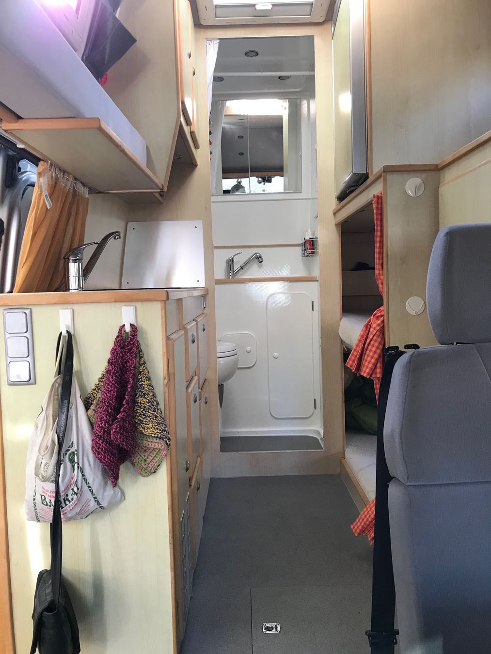 Cs-Reisemobile Veicoli da campeggio: Mercedes Sprinter, Vermietung für ein Wochenende oder länger – Usato da Zürich venduto da polarex 3