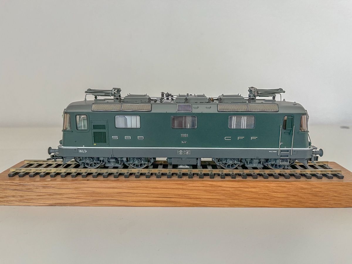 Roco Modellini di ferrovie: Roco Re 4/4 11161 DC Sound  – Nuovo (secondo la descrizione) da Font venduto da TrainspottersuisseHo