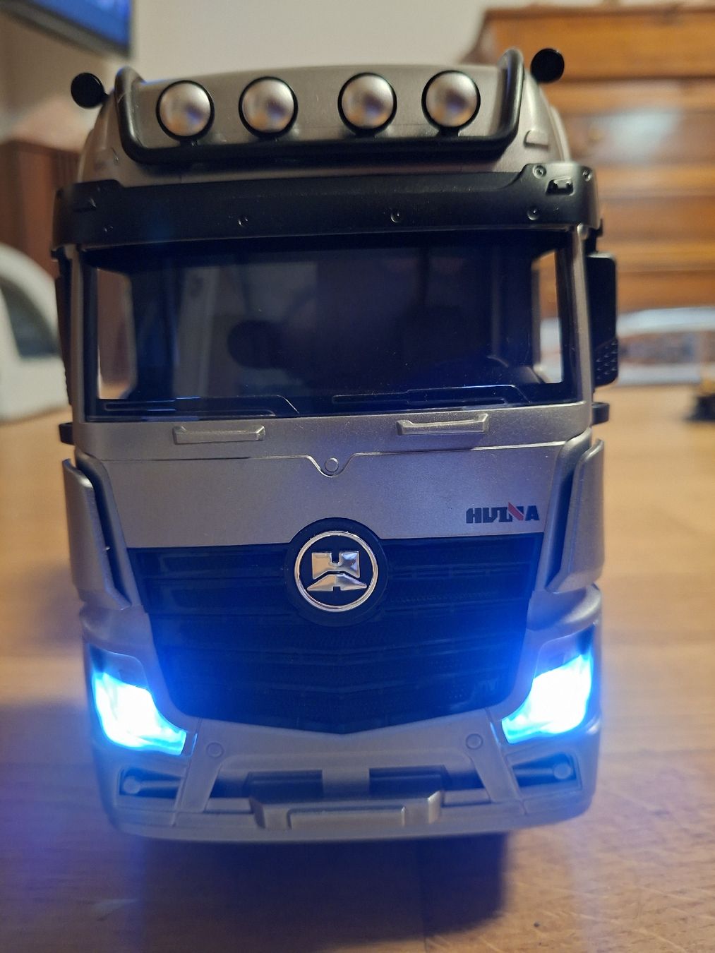 Modellismo RC: RC-Lastwagen mit Aufliger – Nuovo (secondo la descrizione) da Winznau venduto da Jaguar_01