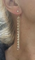Orecchìni lunghi con perle e catene-Chic e elegante