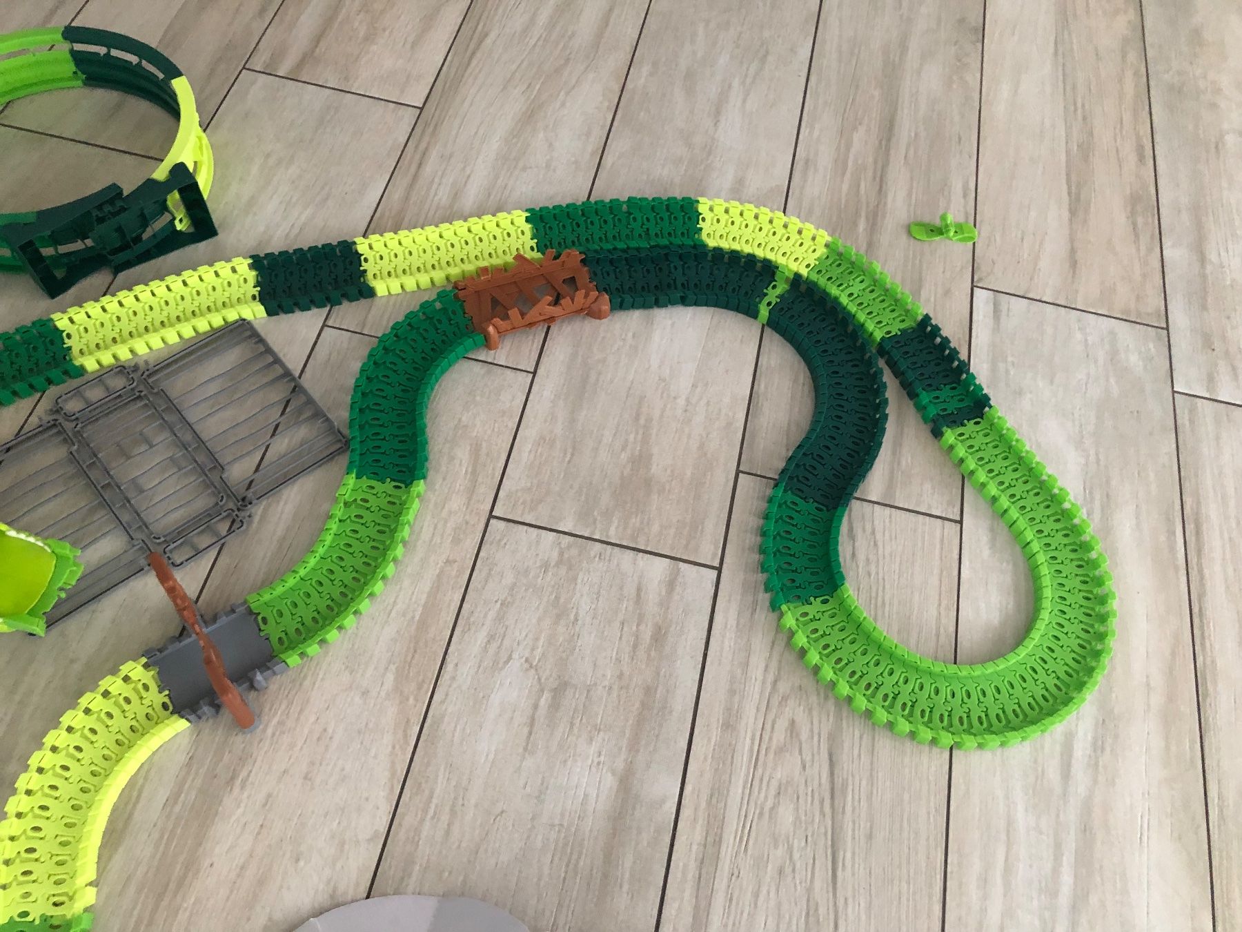 Giocattoli: Dino Track Autobahn – Difettoso da Gelterkinden venduto da Familienferien 4