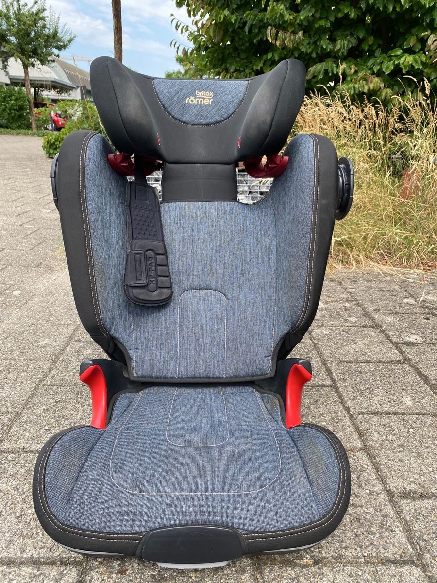 Britax Römer Seggiolini per auto: Britax Römer Kindersitz – Usato da Volketswil venduto da Amplid76