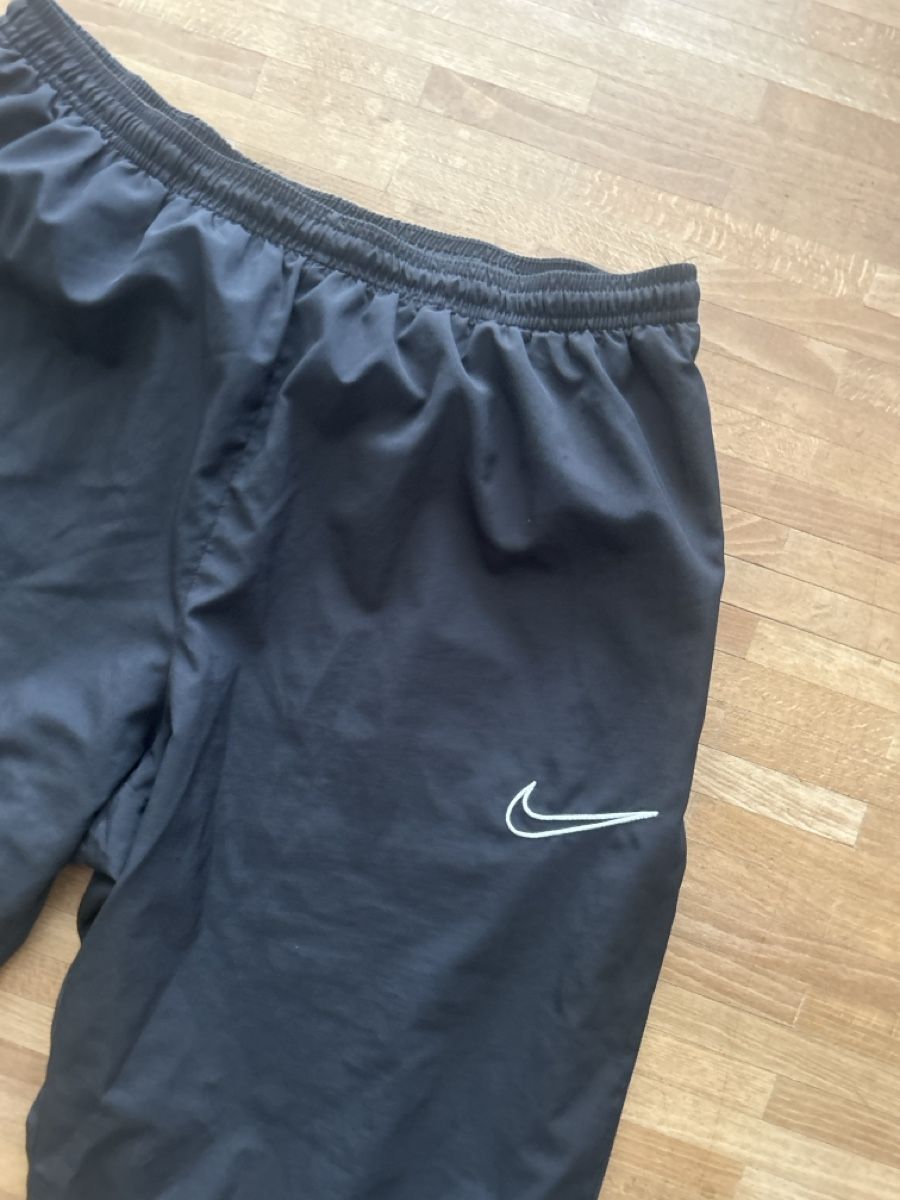 Nike Pantaloni: Nike Trainingshose, Schwarz, Gr. L – Nuovo (secondo la descrizione) da Langnau im Emmental venduto da Iriss 1