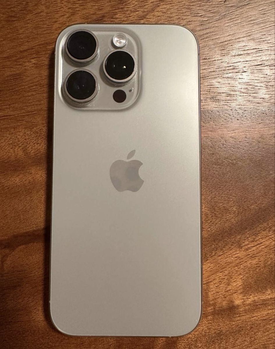 Apple Portables: Iphone 16 Pro silver like new – Neuf (Voir description) à Zürich par FrankMi