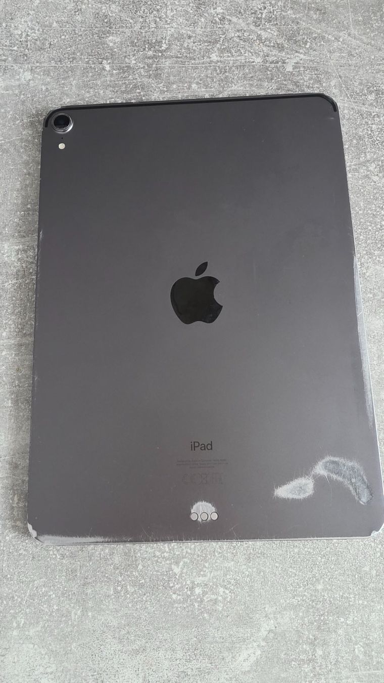 Apple Tablet PC: iPad Pro 11" 256 GB – Space Gray – Usato da Mägenwil venduto da Lea.SN 1