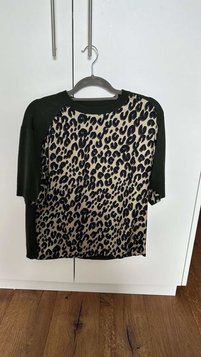 Louis Vuitton Tops: Louis Vuitton Leopard Print Top, size S, Excellent Condition – Neuf (Voir description) à Küssnacht am Rigi par hor_dpb7