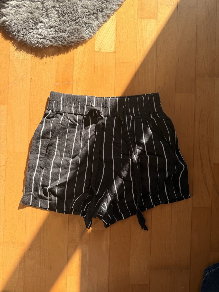 Tally Weijl Pantaloni: Short – Usato da Wavre venduto da ali_fyq9