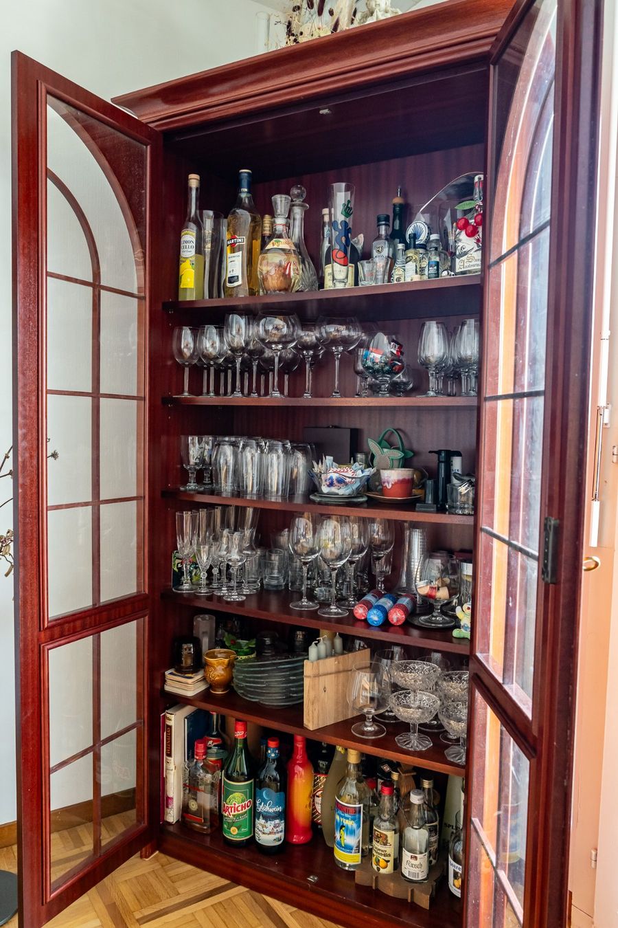 Vitrinen: Vitrine aus Mahagoni Holz – Gebraucht aus Rothenburg von  2
