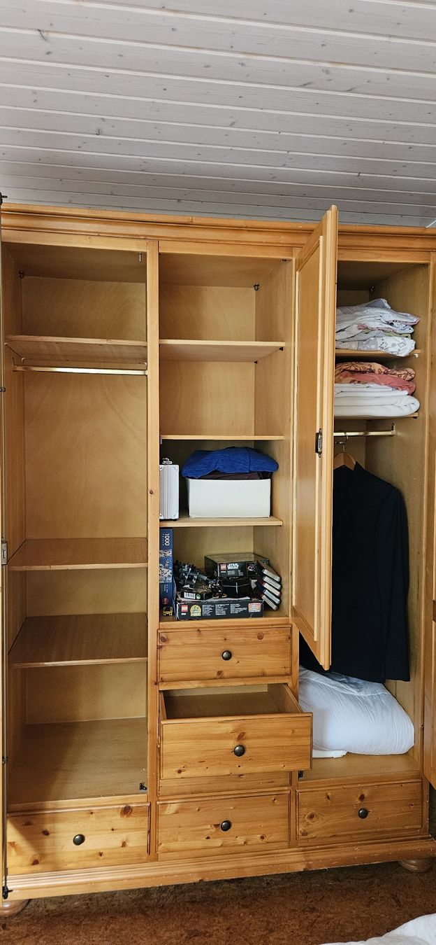 Armadi: Holzschrank mit Spiegel  – Usato da Kefikon TG venduto da pelikan18 1