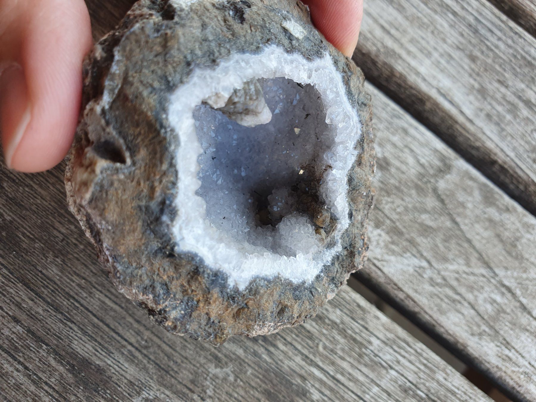 Pietre preziose: Geode mit weissen Kristallen – Usato da Ramlinsburg venduto da Karinzgi 1
