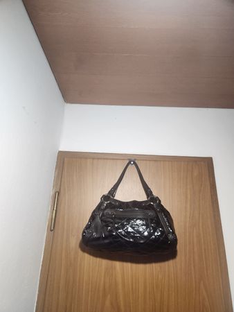 Sac à main Bally cuir verni noir matelassé 
