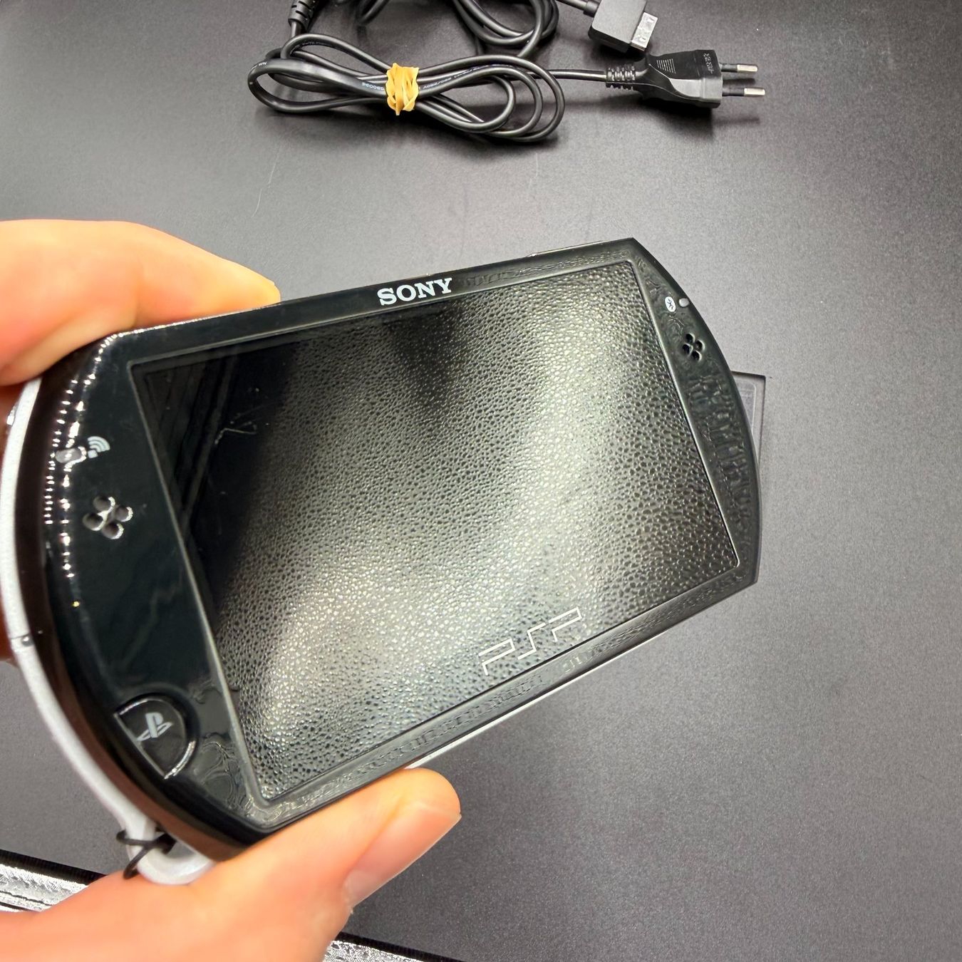 Sony Konsolen: Sony PSP Go Schwarz – Gebraucht aus Düdingen von Nerdworld 1