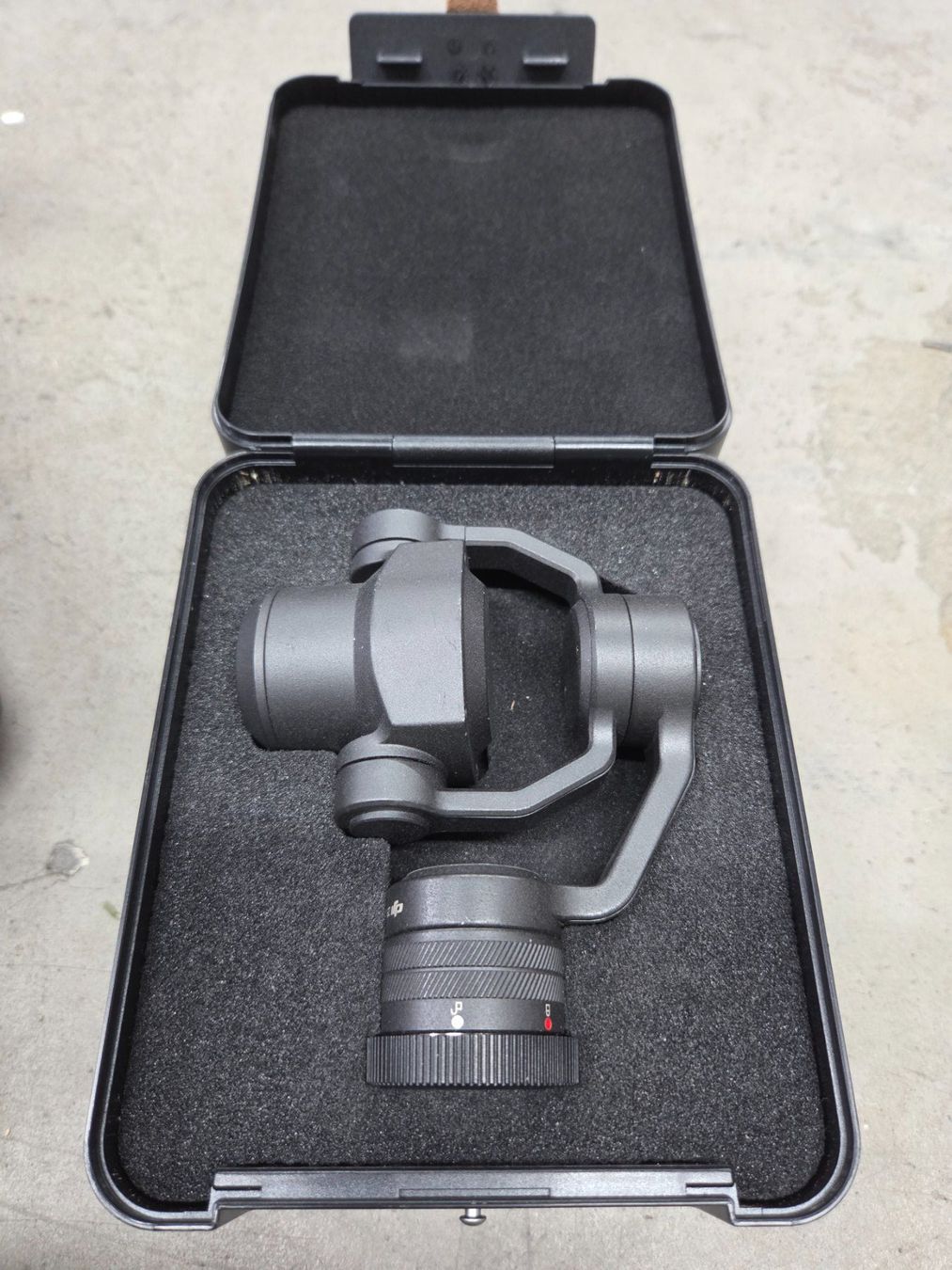 DJI RC Modellbau: DJI Inspire 2 Drohne mit Zubehör, Top Zustand! – Gebraucht aus Oberhasli von General-Dealer 2