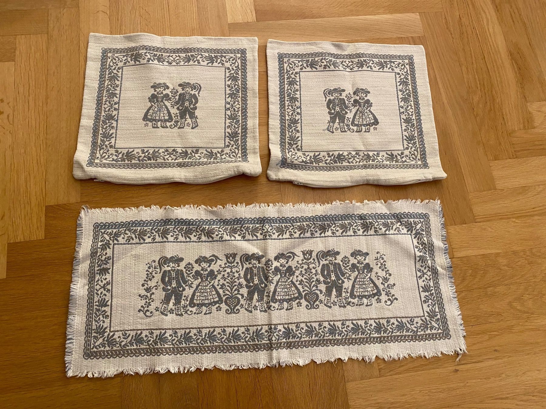 Kissen: Set coussins et napperon – Gebraucht aus Biel/Bienne von mymou12