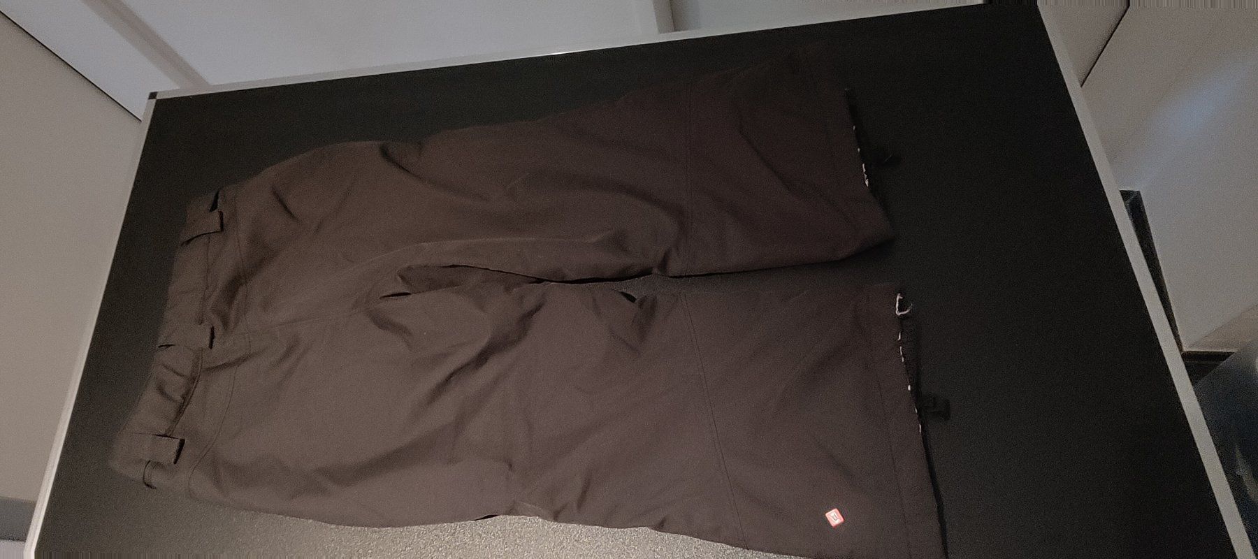 Pantaloni: Belowzero Kinder Skihose Softshell Hose Schwarz 140 – Usato da Felben-Wellhausen venduto da Awallner 4