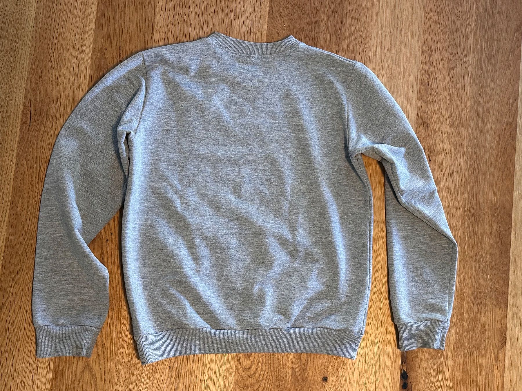 Maglioni & Felpe: Langarmshirt / Pullover mit Fronttasche Gr. 134 – Usato da Illnau venduto da Xanny777 1