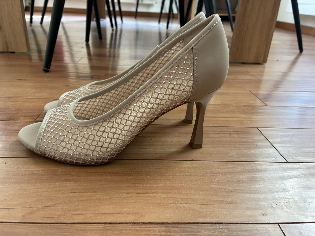 Scarpe da donna: Damen Pumps beige Grösse 40 – Nuovo (secondo la descrizione) da Winterberg ZH venduto da Badu95