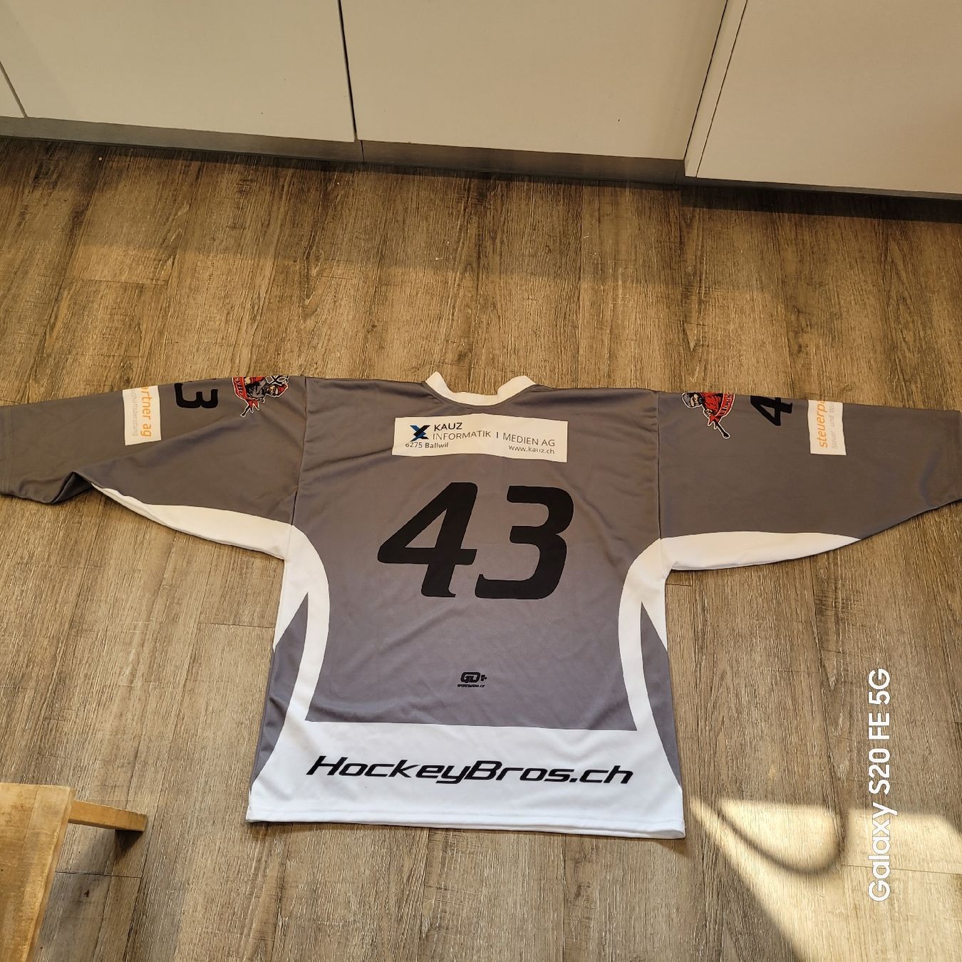 Canottiere & Pantaloni: 2 Eishockey Sportshirts in Grösse M – Usato da Niederbuchsiten venduto da klengyel 8