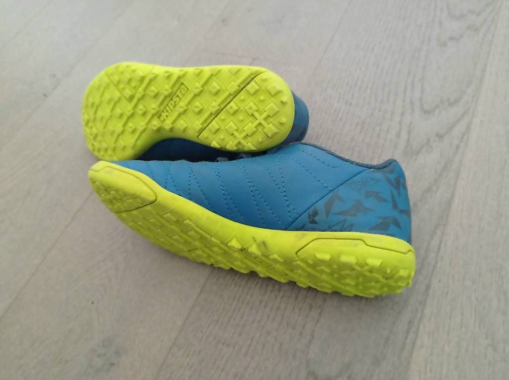 Scarpe per ragazzi: chaussures de foot enfant 33 – Usato da Daillens venduto da Virginie1306 1