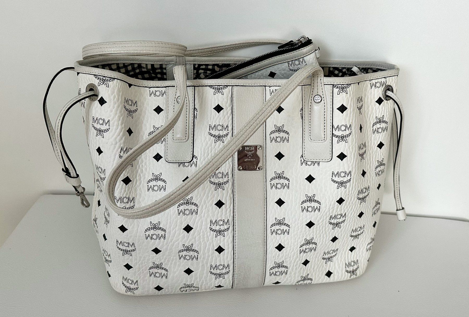 Mcm Borse da donna: MCM Liz Reversible Shopper Medium in White Visetos – Usato da Au SG venduto da nic_7wpf