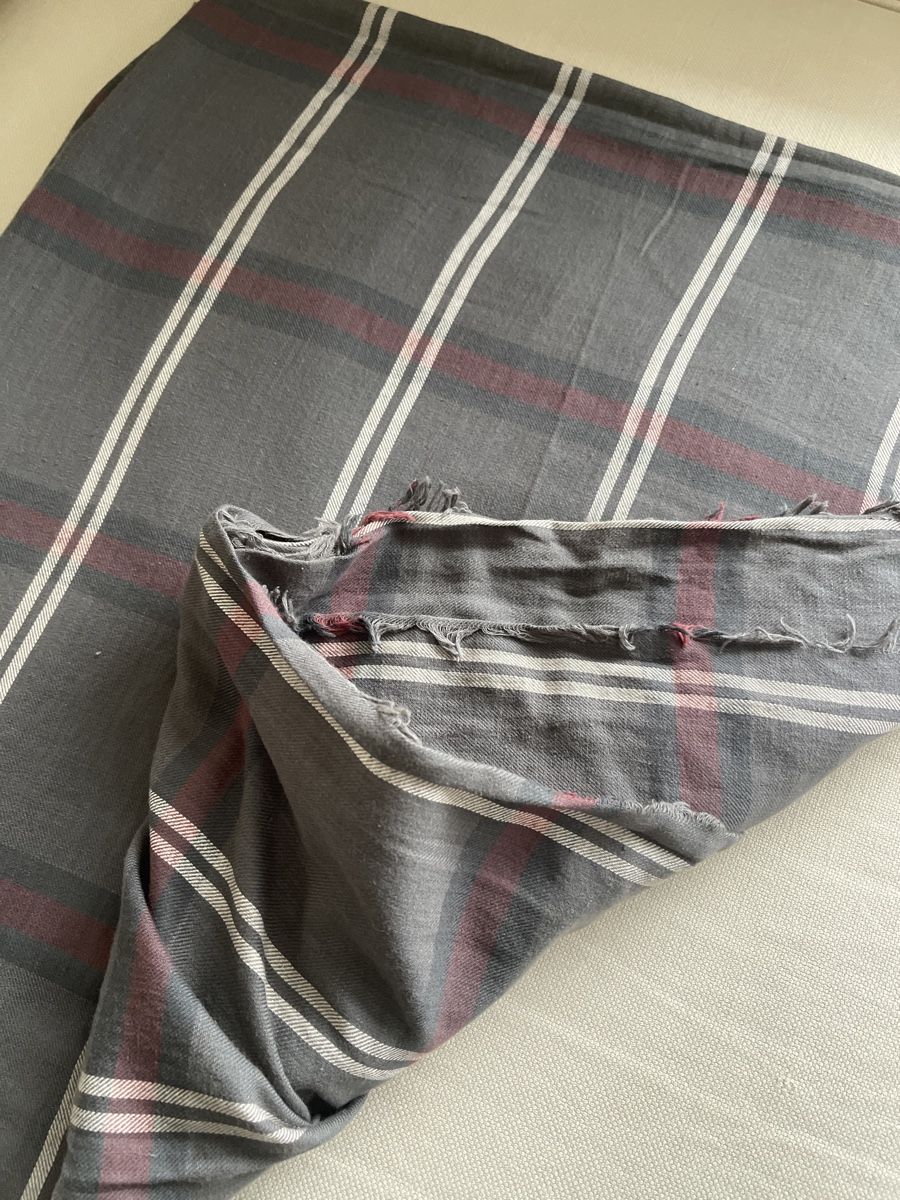 Foulard & Sciarpe: Stylischer Schal Grau/Bordeaux kariert – Usato da Küsnacht ZH venduto da divarocci 1