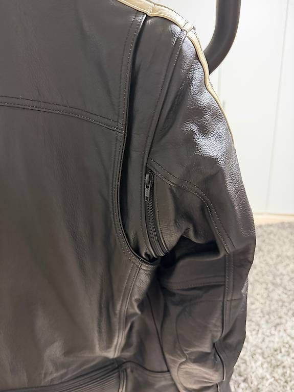 Giacche: Veste Harley Davidson taille xl  – Nuovo e nell'imballaggio originale da La Chaux-de-Fonds venduto da Binou 4