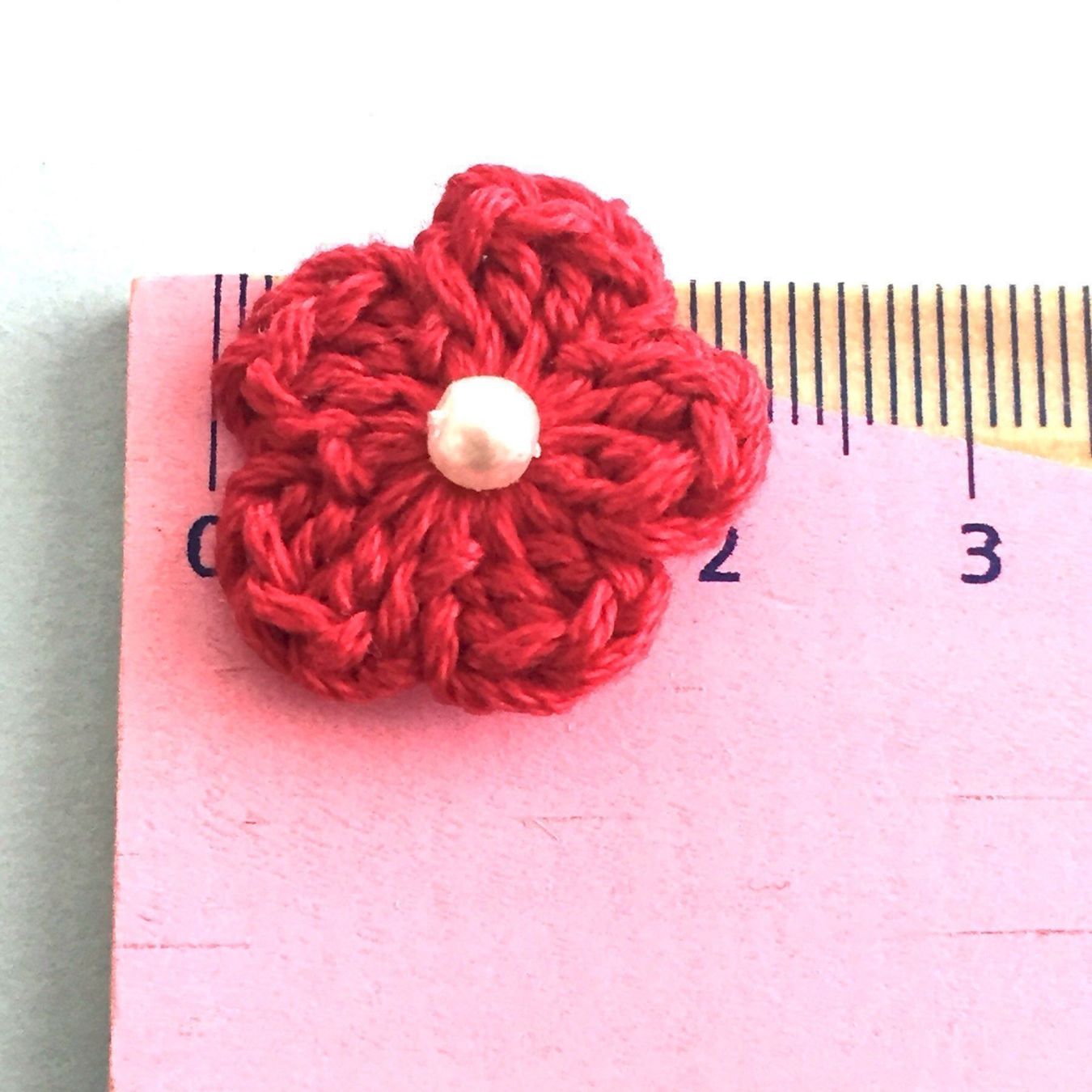 Toppe: 5x Blumen rot mit Perlen, gehäkelt, 2 cm – Nuovo e nell'imballaggio originale da Emmenbrücke venduto da swissmade-miracles 2